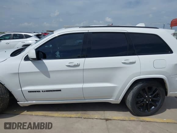✅ 2019 Jeep Grand Cherokee Upland • VIN: 1C4RJEAG6KC572544 • Lot: 42406999. Listed on IAAI with 98,555 mi. Free auction sales archive from the USA and detailed vehicle history report at DreamBid. Image 15.