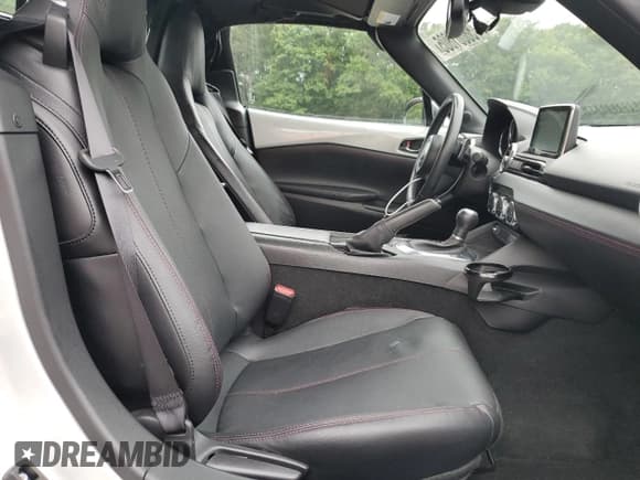 ✅ 2017 Mazda MX-5 Miata Grand Touring • VIN: JM1NDAM70H0104393 • Lot: 58081805. Wystawiony na Copart z przebiegiem 76 279 mil. Bezpłatny archiwum sprzedaży aukcyjnych z USA i szczegółowy raport historii pojazdu na DreamBid. Zdjęcie 10.