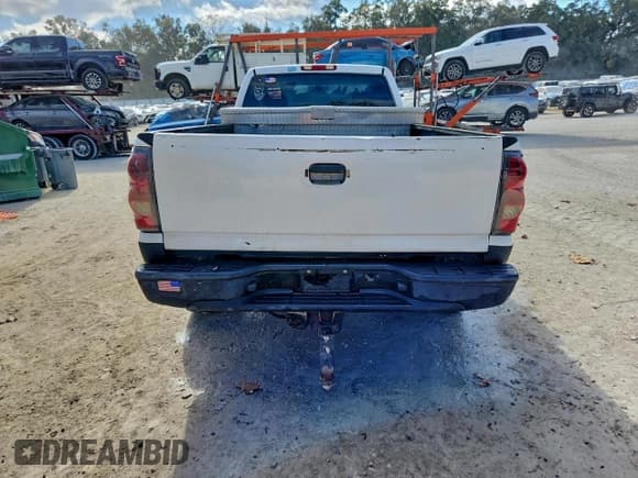 ✅ 2004 Chevrolet Silverado 2500HD Work Truck • VIN: 1GCHK24U14E290375 • Lot: 94463315. Wystawiony na Copart z przebiegiem 254 033 mil. Bezpłatny archiwum sprzedaży aukcyjnych z USA i szczegółowy raport historii pojazdu na DreamBid. Zdjęcie 6.