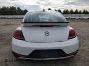 ✅ 2018 Volkswagen Beetle Dune • VIN: 3VWSD7AT1JM706856 • Lot: 71675824. Wystawiony na Copart z przebiegiem 119 451 mil. Bezpłatny archiwum sprzedaży aukcyjnych z USA i szczegółowy raport historii pojazdu na DreamBid. Zdjęcie 6.