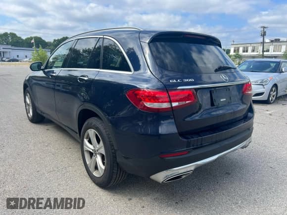 ✅ 2017 Mercedes-Benz GLC 300 • VIN: WDC0G4KB4HF243783 • Лот: 81058845. Опубликован ранее на Copart с пробегом 99 632 миль. Бесплатный доступ к архиву аукционных продаж из США и подробный отчёт об истории автомобиля на DreamBid. Изображение 3.