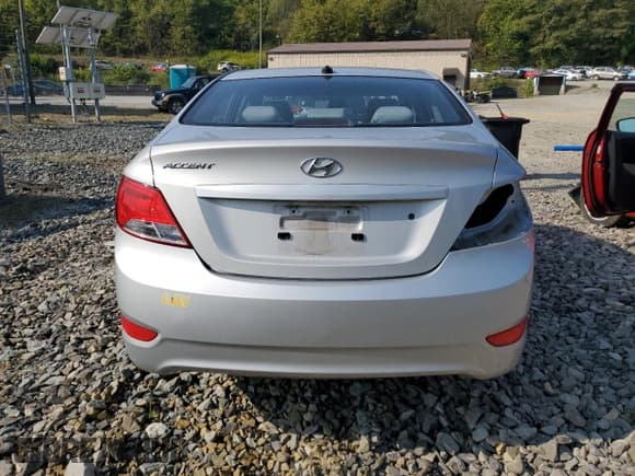 ✅ 2015 Hyundai Accent GLS • VIN: KMHCT4AEXFU928949 • Лот: 70545774. Опубликован ранее на Copart с пробегом 119 717 миль. Бесплатный доступ к архиву аукционных продаж из США и подробный отчёт об истории автомобиля на DreamBid. Изображение 6.