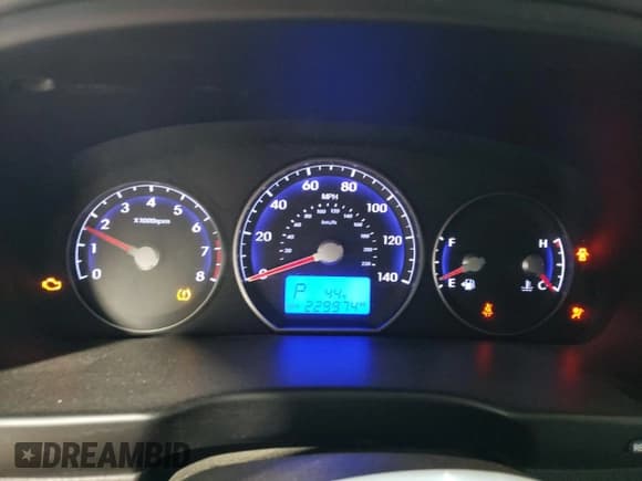 ✅ 2011 Hyundai Santa Fe SE • VIN: 5XYZH4AG0BG030440 • Lot: 83838424. Listed on Copart with 229,974 mi. Free auction sales archive from the USA and detailed vehicle history report at DreamBid. Image 9.