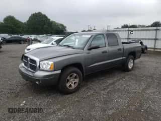 2006 Dodge Dakota SLT z VIN 1D7HE48K36S656505, wystawiony jako Copart lot #72613124 z przebiegiem 71 075 mil mil oraz Szkoda całkowita • Salvage title. Historia ofert i sprzedaży dostępna na DreamBid. Obrazek 1.