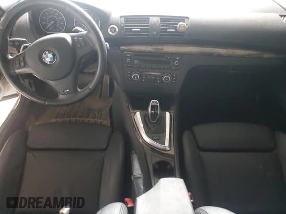 ✅ 2011 BMW 1 Series 135i • VIN: WBAUC9C58BVM09922 • Lot: 67760635. Wystawiony na Copart z przebiegiem Nie podano. Bezpłatny archiwum sprzedaży aukcyjnych z USA i szczegółowy raport historii pojazdu na DreamBid. Zdjęcie 8.