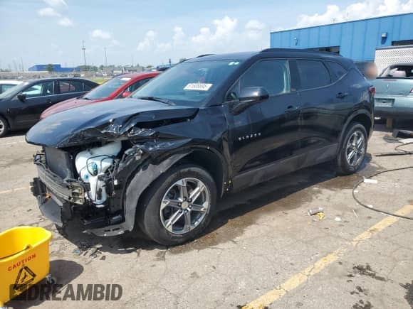 2023 Chevrolet Blazer LT z VIN 3GNKBHR47PS227591, wystawiony jako Copart lot #61608695 z przebiegiem 27 702 mil mil oraz Szkoda całkowita • Salvage title. Historia ofert i sprzedaży dostępna na DreamBid. Obrazek 1.