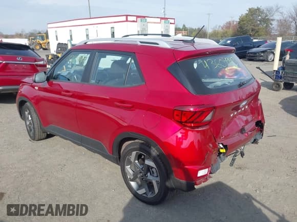 ✅ 2025 Hyundai Venue SEL • VIN: KMHRC8A32SU362179 • Lot: 43604943. Listed on IAAI with 7,803 mi. Free auction sales archive from the USA and detailed vehicle history report at DreamBid. Image 3.