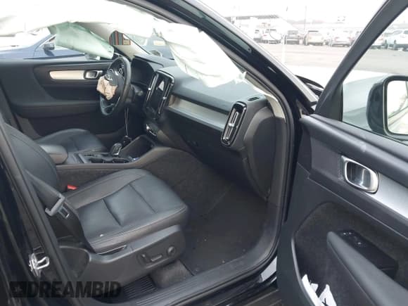 ✅ 2021 Volvo XC40 Momentum • VIN: YV4162UK4M2471473 • Lot: 43780178. Wystawiony na IAAI z przebiegiem 44 464 mil. Bezpłatny archiwum sprzedaży aukcyjnych z USA i szczegółowy raport historii pojazdu na DreamBid. Zdjęcie 5.