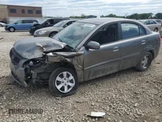 ✅ 2010 Kia Rio LX • VIN: KNADH4A36A6629770 • Lot: 56088614. Wystawiony na Copart z przebiegiem Nie podano. Bezpłatny archiwum sprzedaży aukcyjnych z USA i szczegółowy raport historii pojazdu na DreamBid. Zdjęcie 1.