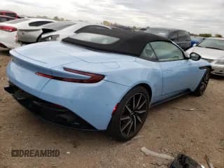 ✅ 2019 Aston Martin DB11 • VIN: SCFRMFCW3KGM05215 • Lot: 63806262. Wystawiony na Copart z przebiegiem 10 418 mil. Bezpłatny archiwum sprzedaży aukcyjnych z USA i szczegółowy raport historii pojazdu na DreamBid. Zdjęcie 4.