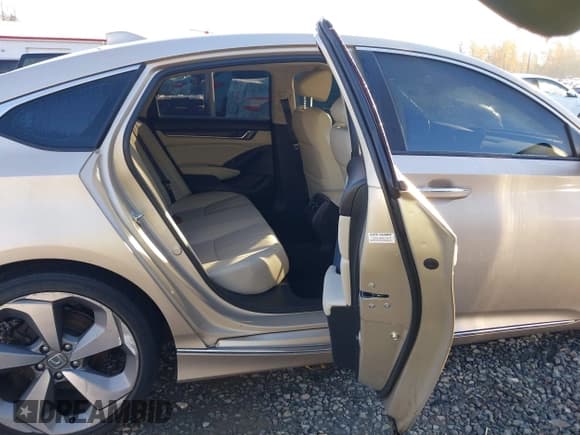 ✅ 2018 Honda Accord Touring • VIN: 1HGCV2F91JA046823 • Lot: 43656975. Wystawiony na IAAI z przebiegiem 95 653 mil. Bezpłatny archiwum sprzedaży aukcyjnych z USA i szczegółowy raport historii pojazdu na DreamBid. Zdjęcie 8.