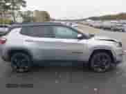 2020 Jeep Compass Latitude z VIN 3C4NJDBB5LT157233, wystawiony jako IAAI lot #43548226 z przebiegiem 34 715 mil mil oraz . Historia ofert i sprzedaży dostępna na DreamBid. Obrazek 14.