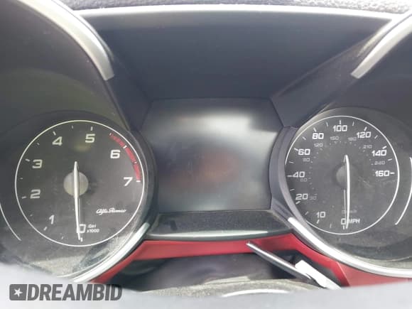 ✅ 2018 Alfa Romeo Giulia Ti Sport • VIN: ZARFAEEN8J7583814 • Лот: 42355186. Опубликован ранее на IAAI с пробегом Не указан. Бесплатный доступ к архиву аукционных продаж из США и подробный отчёт об истории автомобиля на DreamBid. Изображение 16.