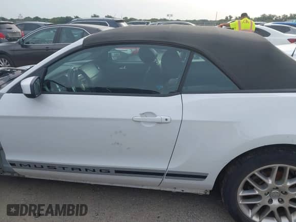 2014 Ford Mustang V6 с VIN 1ZVBP8EM6E5320297, выставлен на аукционе IAAI как лот 43146690 с пробегом 160 174 миль миль и . История ставок и продаж доступна на DreamBid. Изображение 15.