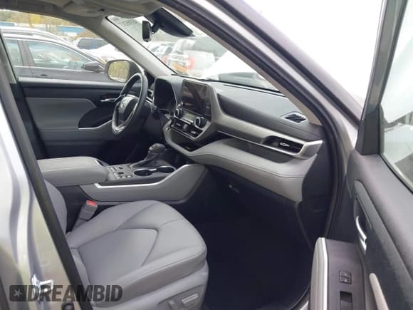 ✅ 2024 Toyota Highlander XLE • VIN: 5TDKDRBH4RS541051 • Лот: 43385217. Опубликован ранее на IAAI с пробегом 17 943 миль. Бесплатный доступ к архиву аукционных продаж из США и подробный отчёт об истории автомобиля на DreamBid. Изображение 5.