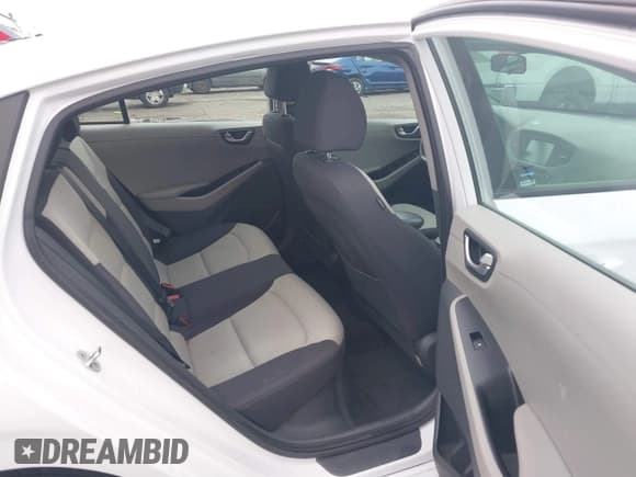 ✅ 2017 Hyundai Ioniq Blue • VIN: KMHC65LC3HU051703 • Lot: 41770571. Wystawiony na IAAI z przebiegiem 138 424 mil. Bezpłatny archiwum sprzedaży aukcyjnych z USA i szczegółowy raport historii pojazdu na DreamBid. Zdjęcie 8.