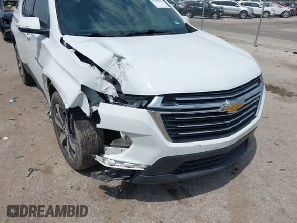 ✅ 2022 Chevrolet Traverse LT • VIN: 1GNERHKW4NJ142792 • Lot: 42368038. Wystawiony na IAAI z przebiegiem 38 203 mil. Bezpłatny archiwum sprzedaży aukcyjnych z USA i szczegółowy raport historii pojazdu na DreamBid. Zdjęcie 6.