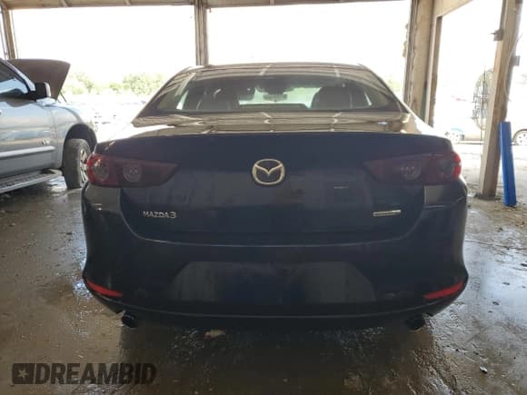 ✅ 2019 Mazda 3 Select • VIN: 3MZBPAAL2KM111391 • Лот: 69127035. Опубликован ранее на Copart с пробегом 122 185 миль. Бесплатный доступ к архиву аукционных продаж из США и подробный отчёт об истории автомобиля на DreamBid. Изображение 6.