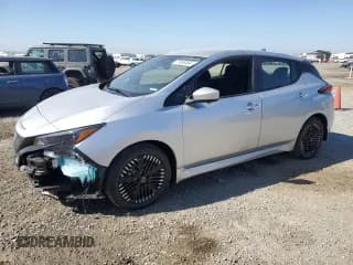 ✅ 2025 Nissan LEAF SV Plus • VIN: 1N4CZ1CV7SC561383 • Lot: 77488484. Wystawiony na Copart z przebiegiem 1 565 mil. Bezpłatny archiwum sprzedaży aukcyjnych z USA i szczegółowy raport historii pojazdu na DreamBid. Zdjęcie 1.