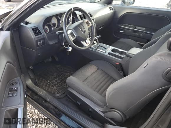 ✅ 2014 Dodge Challenger SXT • VIN: 2C3CDYAG2EH304448 • Lot: 76557494. Wystawiony na Copart z przebiegiem 153 271 mil. Bezpłatny archiwum sprzedaży aukcyjnych z USA i szczegółowy raport historii pojazdu na DreamBid. Zdjęcie 8.