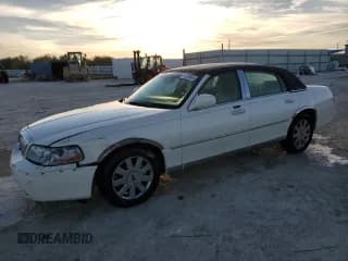 ✅ 2007 Lincoln Town Car Designer Series • VIN: 1LNHM83V27Y618926 • Лот: 85509844. Опубликован ранее на Copart с пробегом 43 327 миль. Бесплатный доступ к архиву аукционных продаж из США и подробный отчёт об истории автомобиля на DreamBid. Изображение 1.