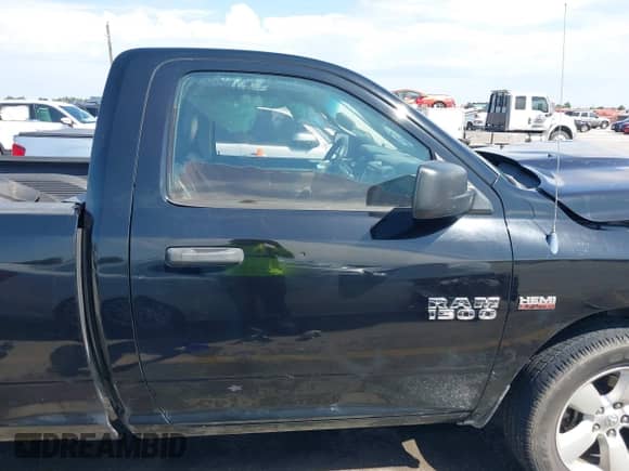 2013 Ram 1500 Express z VIN 3C6JR6AT8DG505511, wystawiony jako IAAI lot #43104315 z przebiegiem 306 996 mil mil oraz . Historia ofert i sprzedaży dostępna na DreamBid. Obrazek 13.