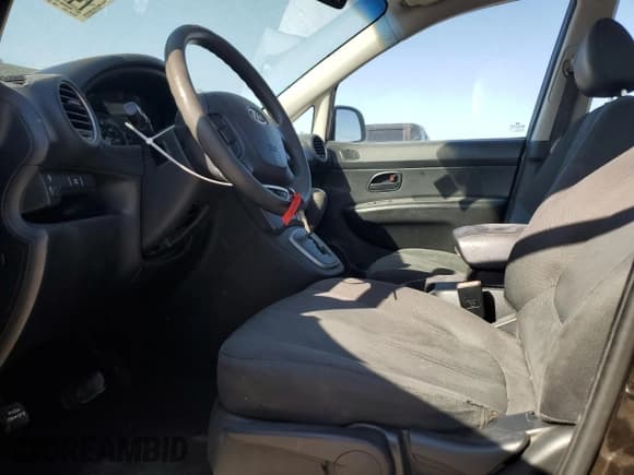 ✅ 2010 Kia Rondo LX • VIN: KNAHG8C88A7303953 • Lot: 74342734. Wystawiony na Copart z przebiegiem 175 679 mil. Bezpłatny archiwum sprzedaży aukcyjnych z USA i szczegółowy raport historii pojazdu na DreamBid. Zdjęcie 7.