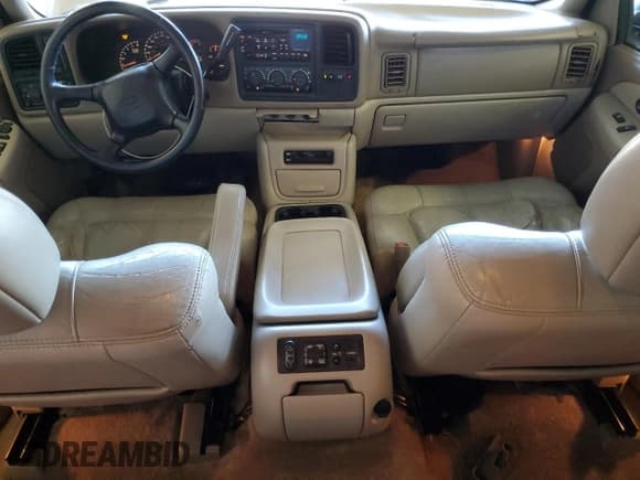 ✅ 2002 Chevrolet Suburban LT • VIN: 1GNFK16Z72J310246 • Lot: 79239554. Wystawiony na Copart z przebiegiem 224 978 mil. Bezpłatny archiwum sprzedaży aukcyjnych z USA i szczegółowy raport historii pojazdu na DreamBid. Zdjęcie 8.