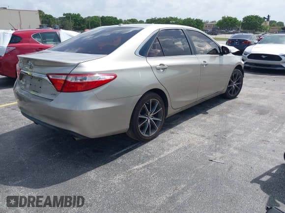 ✅ 2015 Toyota Camry XLE • VIN: 4T1BF1FK1FU010698 • Lot: 42439774. Listed on IAAI with 113,356 mi. Free auction sales archive from the USA and detailed vehicle history report at DreamBid. Image 4.