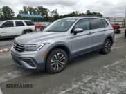 ✅ 2022 Volkswagen Tiguan S • VIN: 3VV0B7AX2NM141267 • Lot: 67865815. Wystawiony na Copart z przebiegiem 64 146 mil. Bezpłatny archiwum sprzedaży aukcyjnych z USA i szczegółowy raport historii pojazdu na DreamBid. Zdjęcie 1.