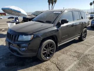 ✅ 2015 Jeep Compass Altitude • VIN: 1C4NJCBA7FD367389 • Lot: 71221885. Wystawiony na Copart z przebiegiem 130 757 mil. Bezpłatny archiwum sprzedaży aukcyjnych z USA i szczegółowy raport historii pojazdu na DreamBid. Zdjęcie 1.