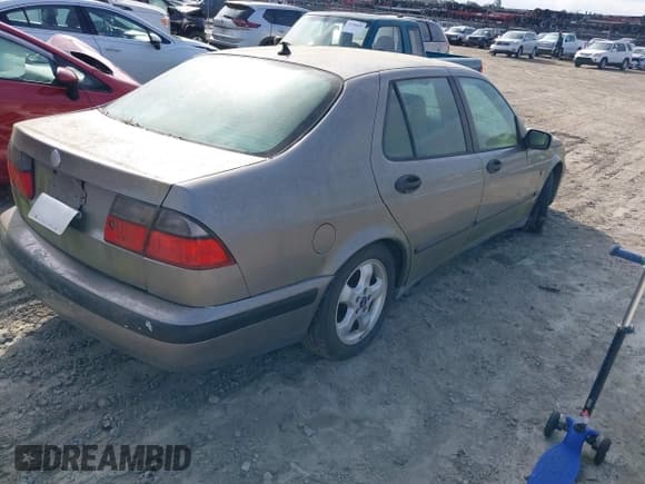 ✅ 2001 Saab 9-5 SE • VIN: YS3EF48Z613013360 • Лот: 41801183. Опубликован ранее на IAAI с пробегом 187 000 миль. Бесплатный доступ к архиву аукционных продаж из США и подробный отчёт об истории автомобиля на DreamBid. Изображение 4.