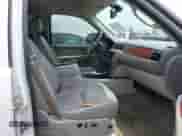 2007 Chevrolet Silverado 1500 1LT z VIN 3GCEK13387G506628, wystawiony jako IAAI lot #42087661 z przebiegiem 270 119 mil mil oraz . Historia ofert i sprzedaży dostępna na DreamBid. Obrazek 5.