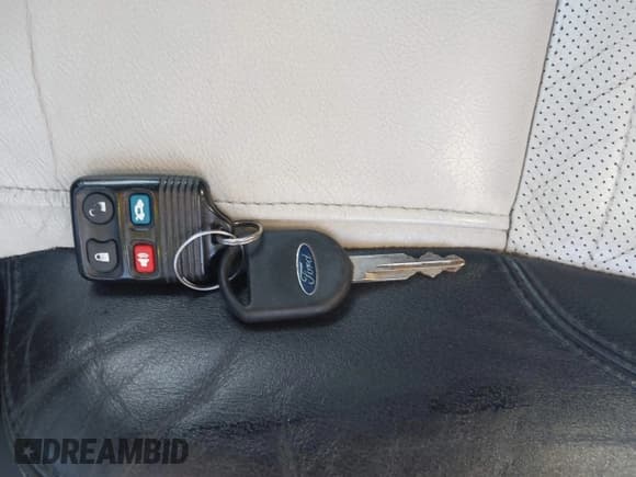 ✅ 2003 Ford Thunderbird Deluxe • VIN: 1FAHP60A03Y101660 • Lot: 43633153. Listed on IAAI with 128,738 mi. Free auction sales archive from the USA and detailed vehicle history report at DreamBid. Image 11.