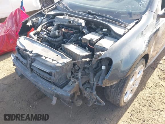 ✅ 2010 Volkswagen Golf GTI • VIN: WVWFD7AJ5AW279040 • Лот: 41014210. Опубликован ранее на IAAI с пробегом 171 588 миль. Бесплатный доступ к архиву аукционных продаж из США и подробный отчёт об истории автомобиля на DreamBid. Изображение 6.