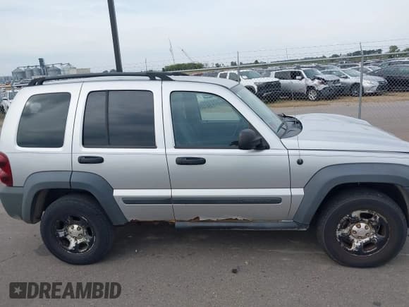 ✅ 2006 Jeep Liberty Sport • VIN: 1J4GL48KX6W280030 • Лот: 43332503. Опубликован ранее на IAAI с пробегом 254 679 миль. Бесплатный доступ к архиву аукционных продаж из США и подробный отчёт об истории автомобиля на DreamBid. Изображение 14.