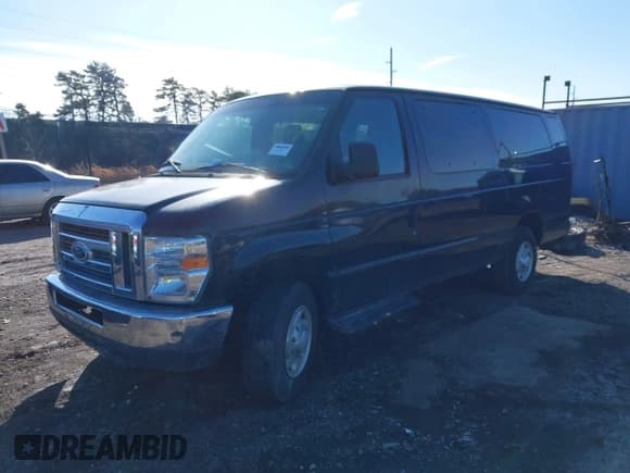 ✅ 2014 Ford Econoline Passenger XL • VIN: 1FBSS3BL1EDB21149 • Lot: 41529261. Wystawiony na IAAI z przebiegiem Nie podano. Bezpłatny archiwum sprzedaży aukcyjnych z USA i szczegółowy raport historii pojazdu na DreamBid. Zdjęcie 2.