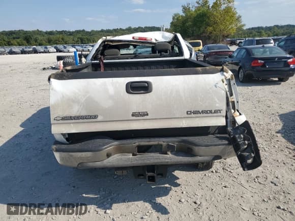 ✅ 2004 Chevrolet Silverado 2500HD LS • VIN: 1GCHK29U24E111947 • Lot: 80466445. Wystawiony na Copart z przebiegiem Nie podano. Bezpłatny archiwum sprzedaży aukcyjnych z USA i szczegółowy raport historii pojazdu na DreamBid. Zdjęcie 6.