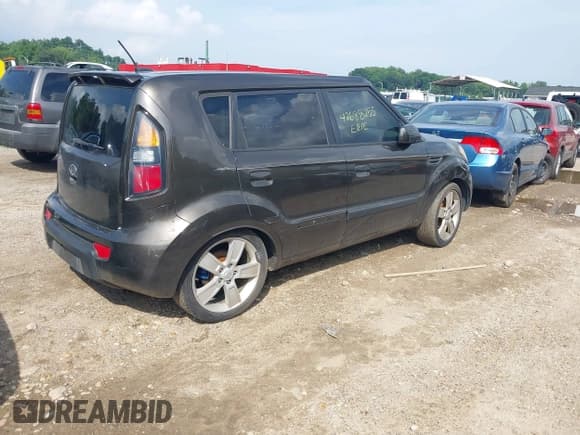 ✅ 2010 Kia Soul + • VIN: KNDJT2A26A7055472 • Lot: 42688255. Wystawiony na IAAI z przebiegiem 114 141 mil. Bezpłatny archiwum sprzedaży aukcyjnych z USA i szczegółowy raport historii pojazdu na DreamBid. Zdjęcie 4.