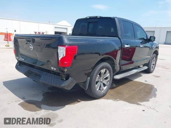 ✅ 2017 Nissan Titan SL • VIN: 1N6AA1E64HN526972 • Lot: 42894653. Wystawiony na IAAI z przebiegiem 89 169 mil. Bezpłatny archiwum sprzedaży aukcyjnych z USA i szczegółowy raport historii pojazdu na DreamBid. Zdjęcie 4.