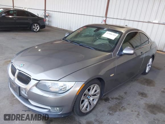 ✅ 2013 BMW 3 Series 328i • VIN: WBAKE5C50DJ106928 • Лот: 42406244. Опубликован ранее на IAAI с пробегом 117 503 миль. Бесплатный доступ к архиву аукционных продаж из США и подробный отчёт об истории автомобиля на DreamBid. Изображение 2.