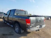 ✅ 2011 Nissan Titan SL • VIN: 1N6BA0ED5BN321780 • Lot: 43693881. Wystawiony na IAAI z przebiegiem 257 273 mil. Bezpłatny archiwum sprzedaży aukcyjnych z USA i szczegółowy raport historii pojazdu na DreamBid. Zdjęcie 3.