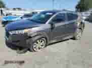 2020 Hyundai Tucson SE z VIN KM8J23A46LU106074, wystawiony jako Copart lot #81635025 z przebiegiem 106 035 mil mil oraz Szkoda całkowita • Salvage title. Historia ofert i sprzedaży dostępna na DreamBid. Obrazek 1.