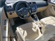 ✅ 2010 Volkswagen Eos Komfort • VIN: WVWBA7AH1AV011483 • Лот: 69276745. Опубликован ранее на Copart с пробегом 92 483 миль. Бесплатный доступ к архиву аукционных продаж из США и подробный отчёт об истории автомобиля на DreamBid. Изображение 8.