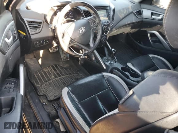 ✅ 2015 Hyundai Veloster Turbo • VIN: KMHTC6AE1FU218219 • Lot: 71316874. Wystawiony na Copart z przebiegiem 71 872 mil. Bezpłatny archiwum sprzedaży aukcyjnych z USA i szczegółowy raport historii pojazdu na DreamBid. Zdjęcie 8.