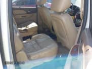 ✅ 2011 Chevrolet Suburban LT • VIN: 1GNSCJE05BR357775 • Lot: 41807667. Wystawiony na IAAI z przebiegiem 327 313 mil. Bezpłatny archiwum sprzedaży aukcyjnych z USA i szczegółowy raport historii pojazdu na DreamBid. Zdjęcie 8.