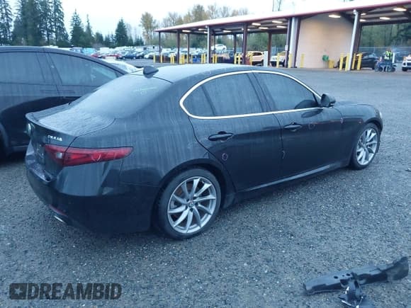 ✅ 2017 Alfa Romeo Giulia • VIN: ZARFAEBN3H7551447 • Lot: 43679921. Listed on IAAI with 78,728 mi. Free auction sales archive from the USA and detailed vehicle history report at DreamBid. Image 4.