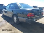 ✅ 1993 Mercedes-Benz 400 E • VIN: WDBEA34E6PB942402 • Лот: 41855899. Опубликован ранее на IAAI с пробегом 124 065 миль. Бесплатный доступ к архиву аукционных продаж из США и подробный отчёт об истории автомобиля на DreamBid. Изображение 3.