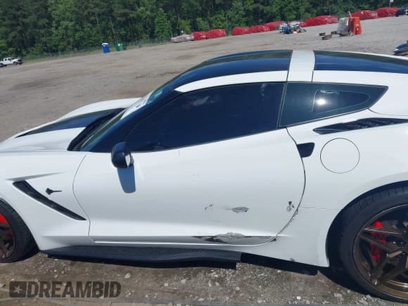 ✅ 2014 Chevrolet Corvette Z51 3LT • VIN: 1G1YM2D71E5116935 • Lot: 42341161. Listed on IAAI with 105,686 mi. Free auction sales archive from the USA and detailed vehicle history report at DreamBid. Image 14.