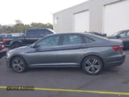 ✅ 2019 Volkswagen Jetta S • VIN: 3VWC57BU9KM084422 • Lot: 42910163. Wystawiony na IAAI z przebiegiem 74 965 mil. Bezpłatny archiwum sprzedaży aukcyjnych z USA i szczegółowy raport historii pojazdu na DreamBid. Zdjęcie 14.